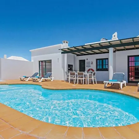 Playa Blanca Sleeps 6 Air Con Wifi Villa