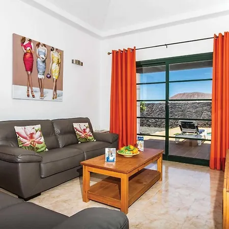 Playa Blanca Sleeps 6 Air Con Wifi Villa *