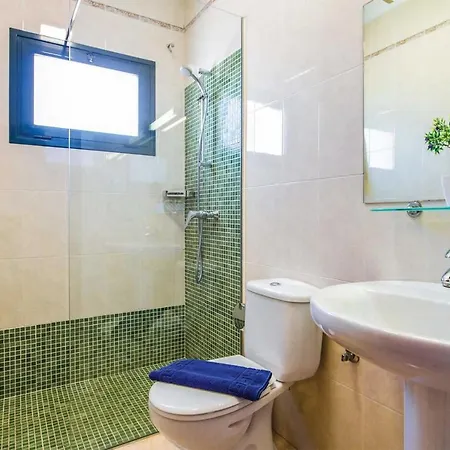 Playa Blanca Sleeps 6 Air Con Wifi Villa