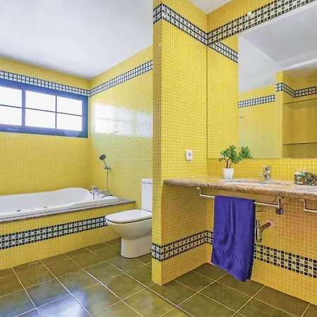 Playa Blanca Sleeps 6 Air Con Wifi